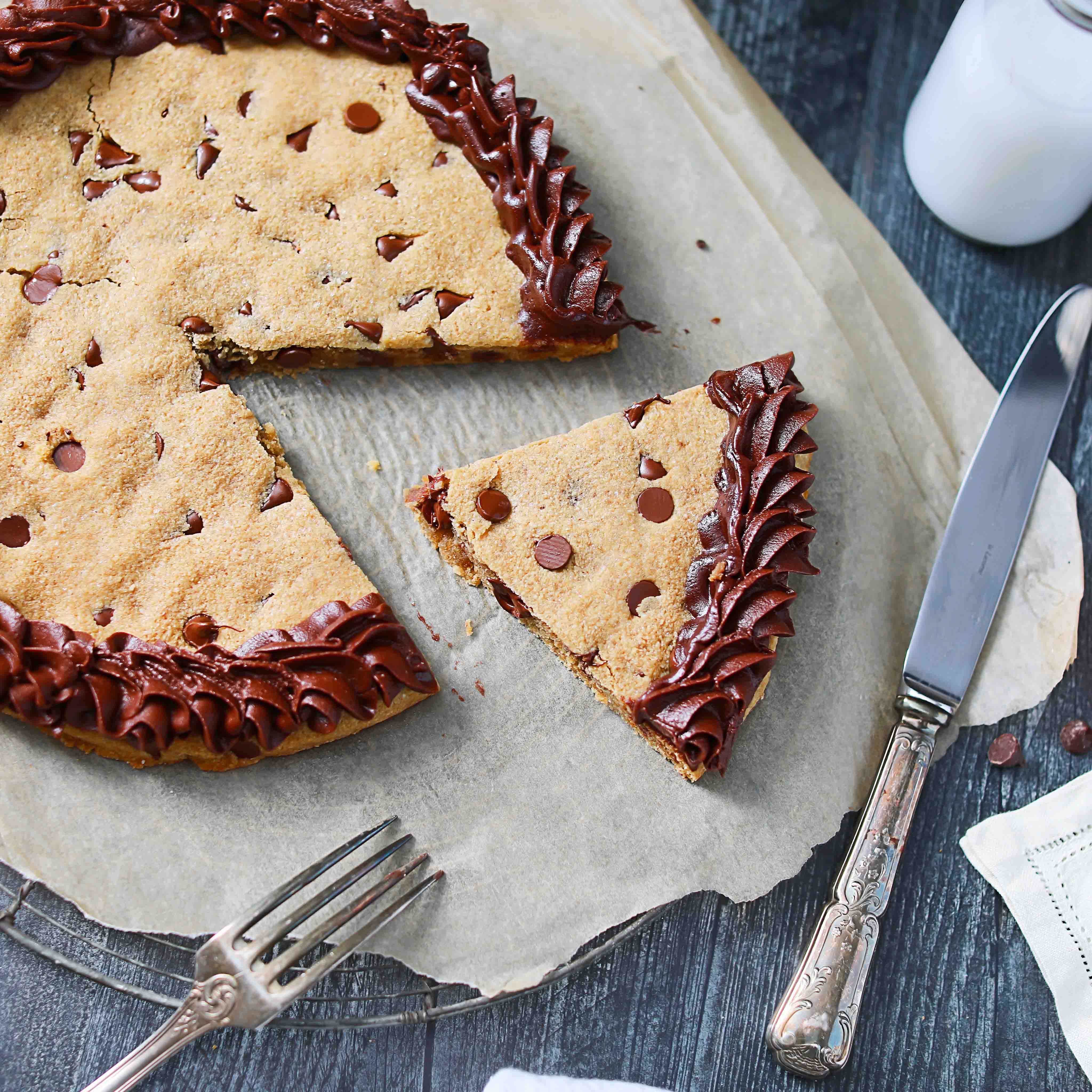 Chocolate Chip Cookie Cake Low-Carb
