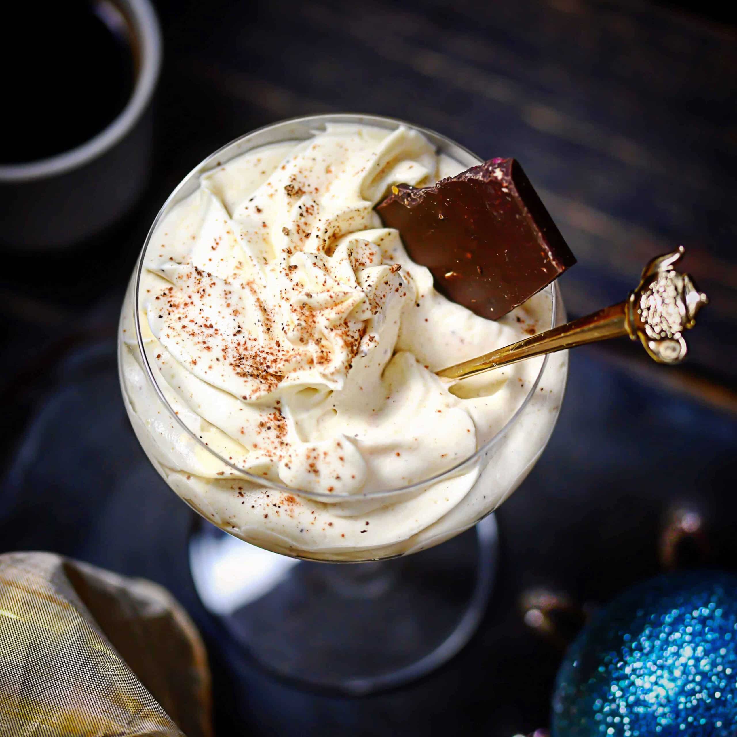 Low-Carb Eggnog Mousse with chocolate